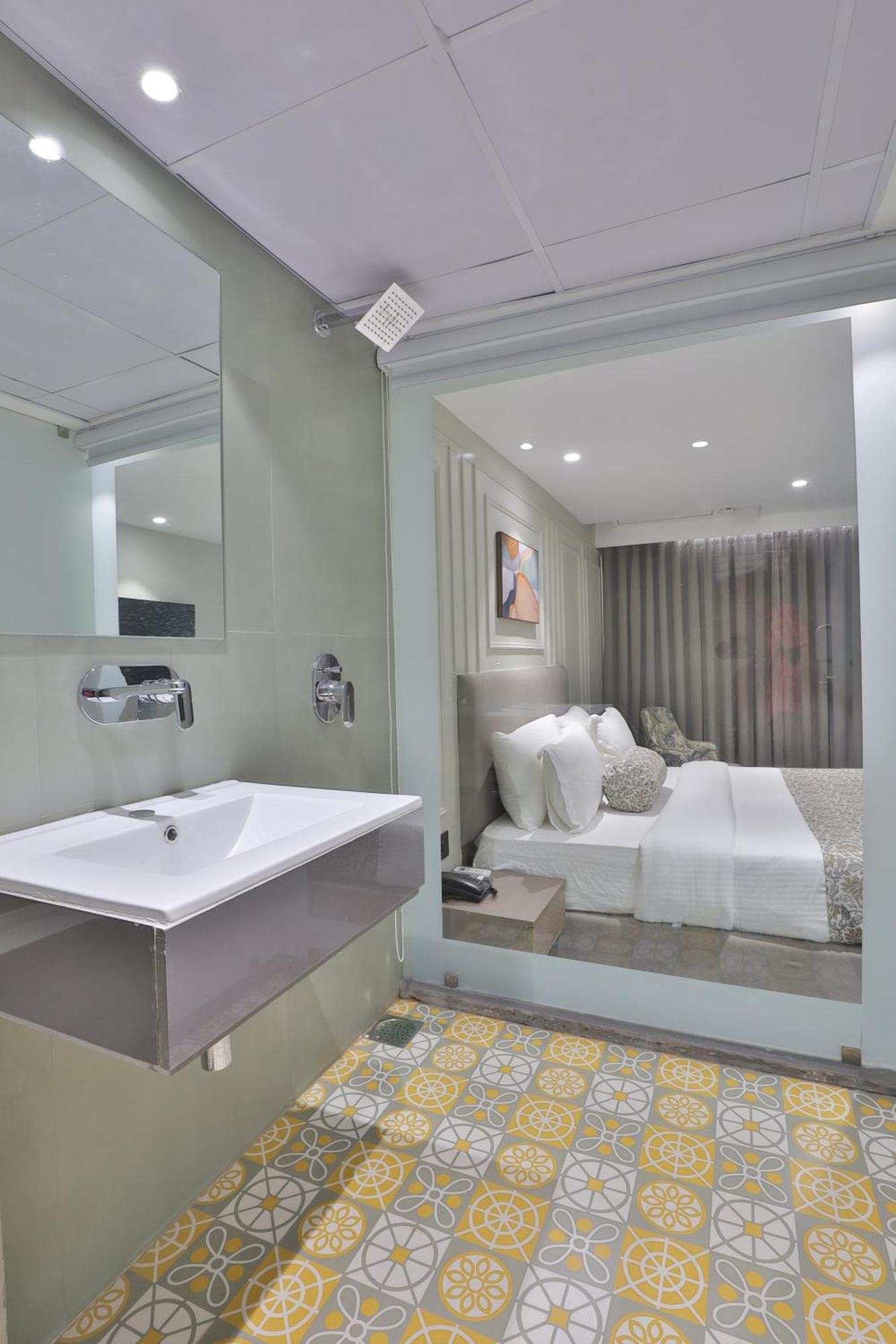 Hotel The Grand Suites Ahmedabad Bagian luar foto