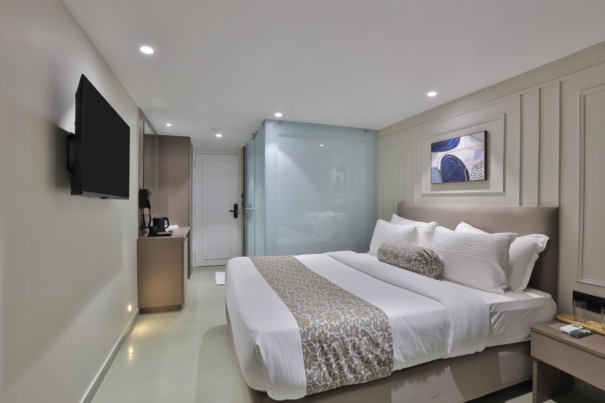 Hotel The Grand Suites Ahmedabad Bagian luar foto