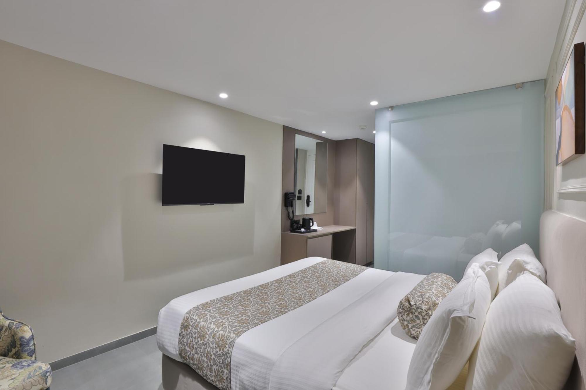 Hotel The Grand Suites Ahmedabad Bagian luar foto