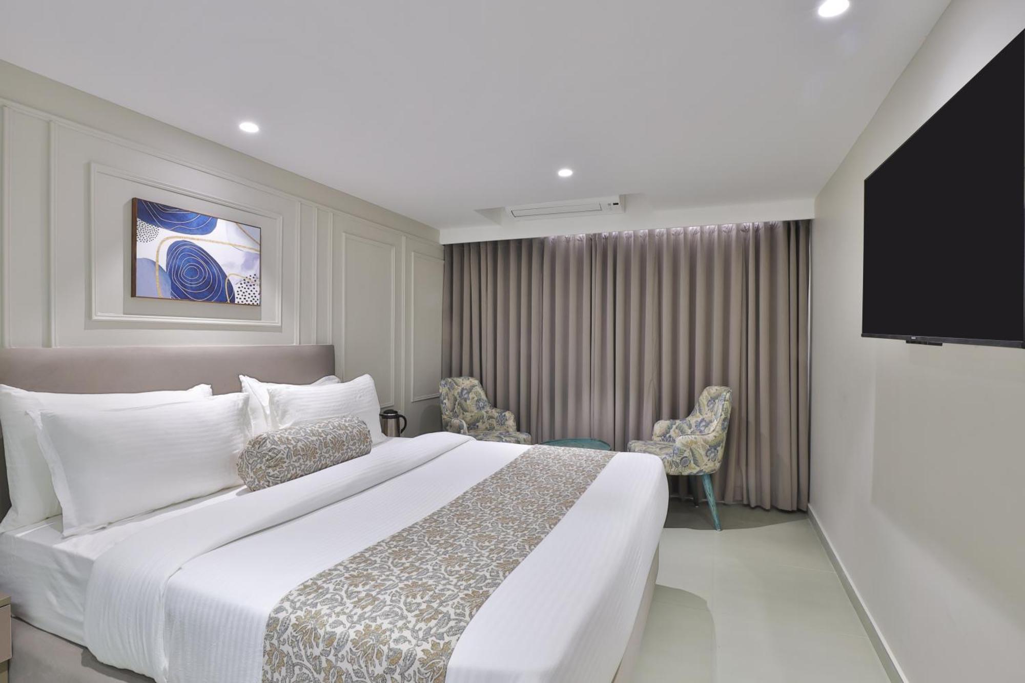 Hotel The Grand Suites Ahmedabad Bagian luar foto
