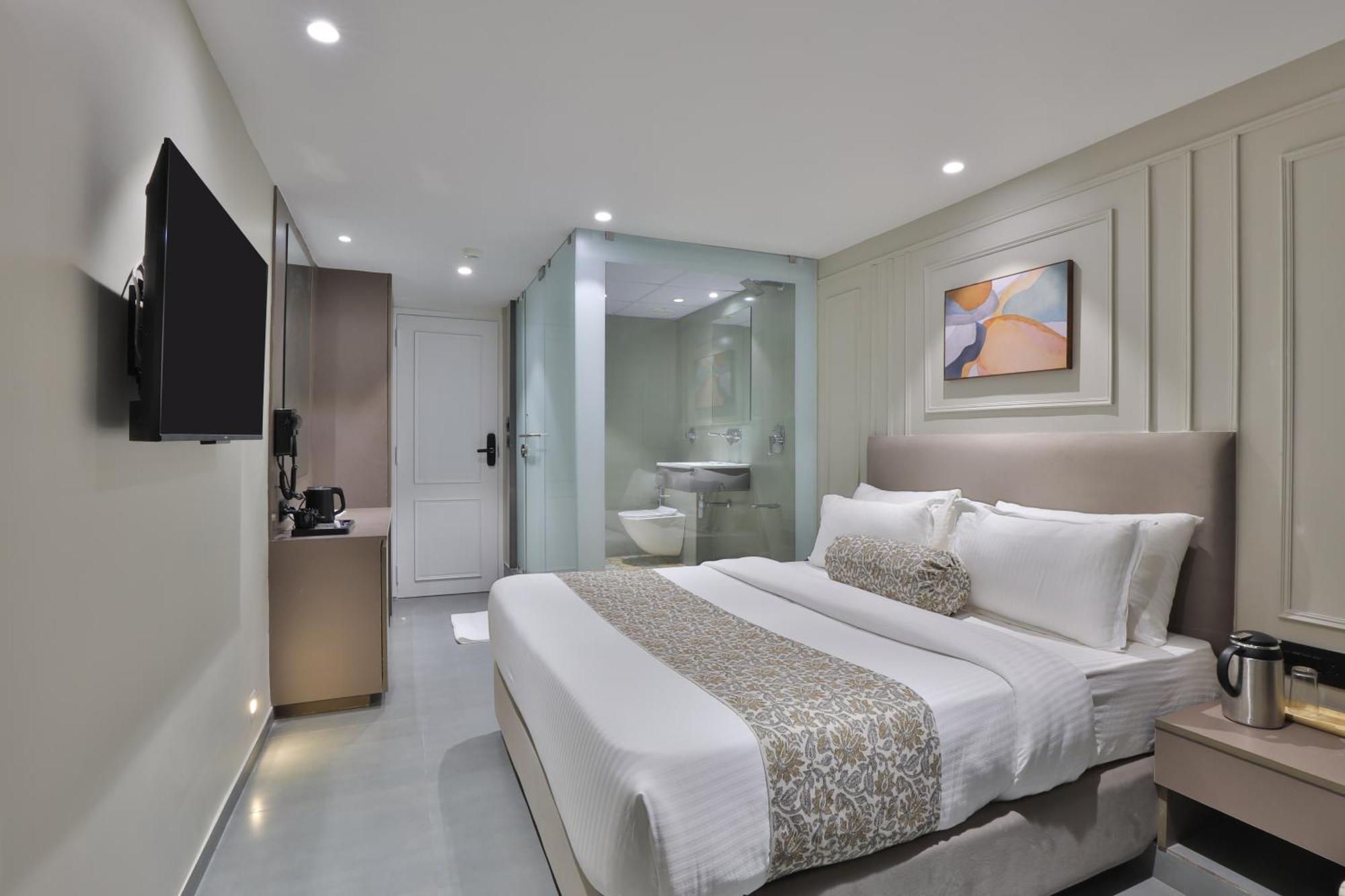 Hotel The Grand Suites Ahmedabad Bagian luar foto
