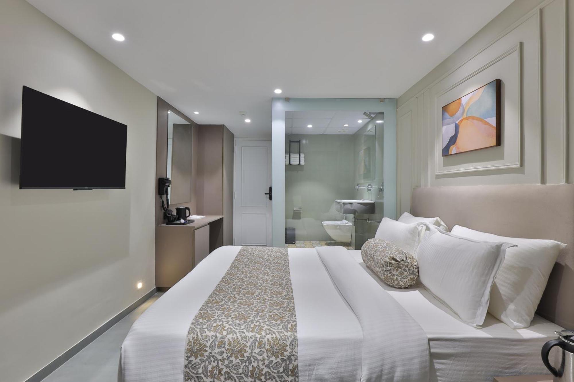 Hotel The Grand Suites Ahmedabad Bagian luar foto