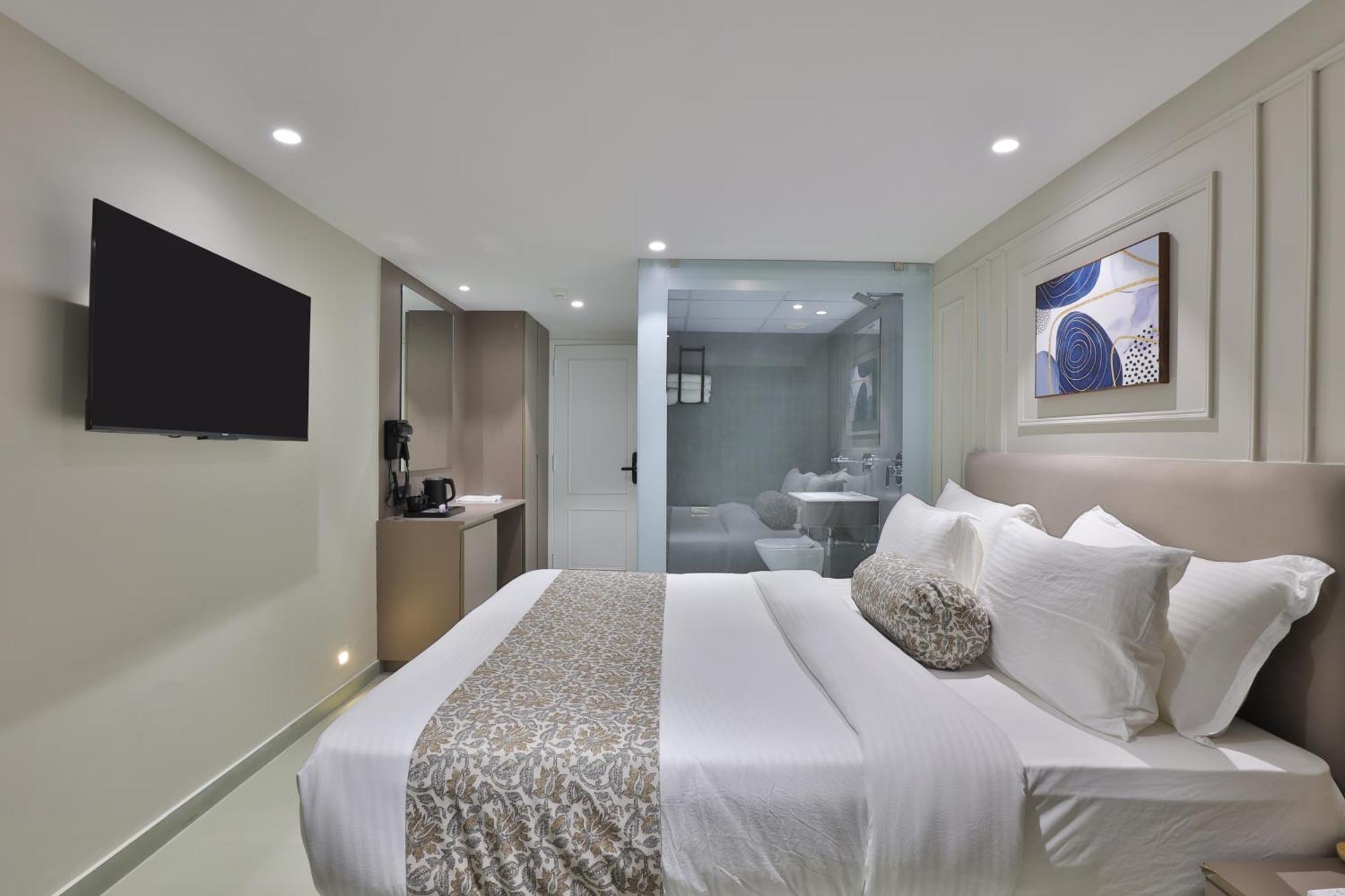 Hotel The Grand Suites Ahmedabad Bagian luar foto