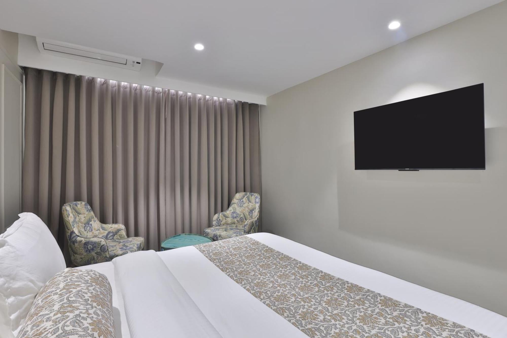 Hotel The Grand Suites Ahmedabad Bagian luar foto