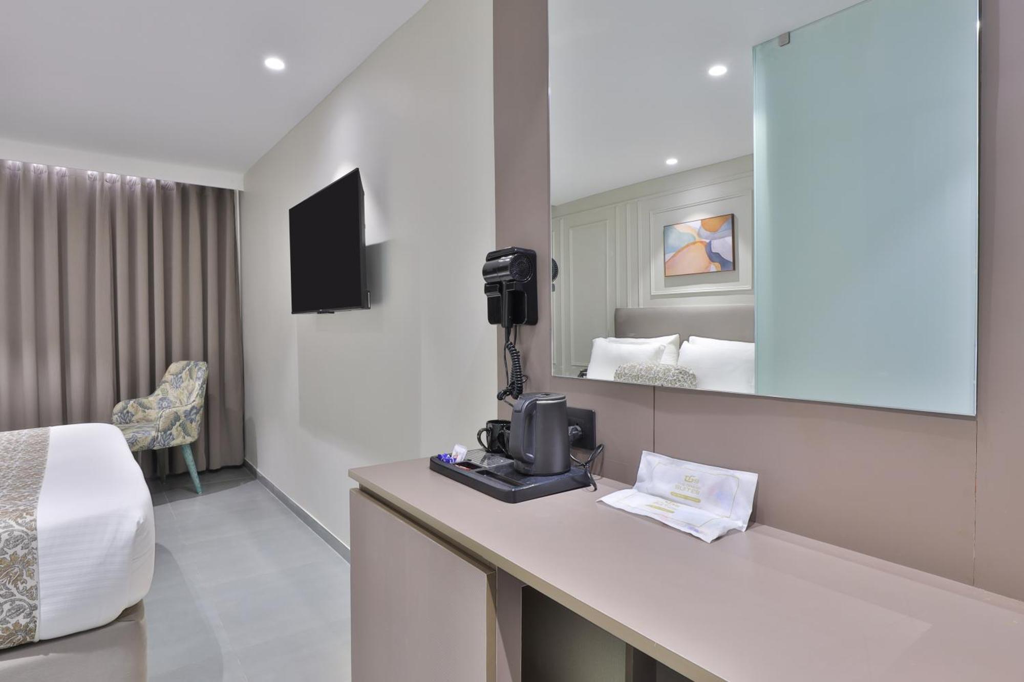 Hotel The Grand Suites Ahmedabad Bagian luar foto