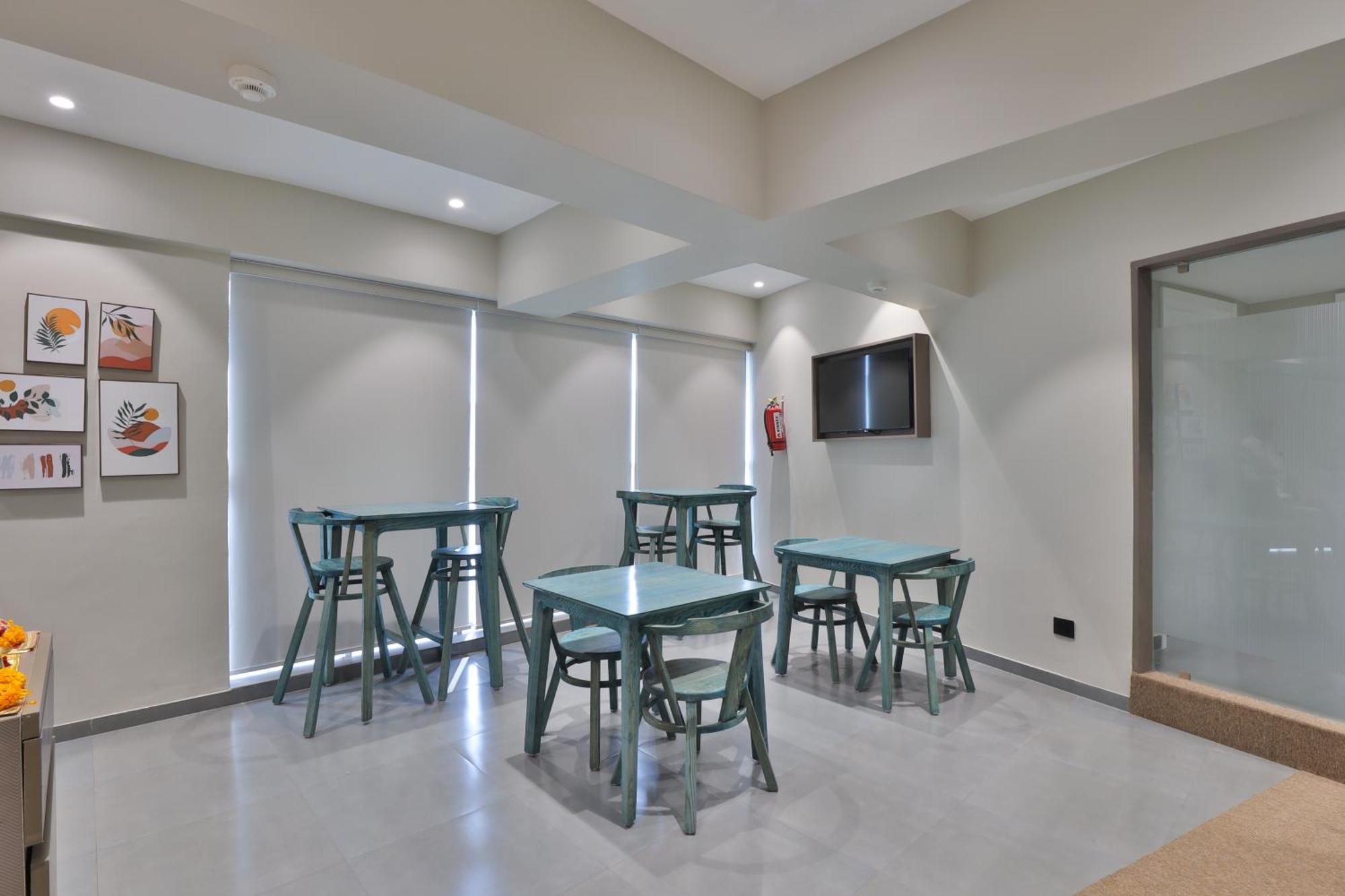 Hotel The Grand Suites Ahmedabad Bagian luar foto