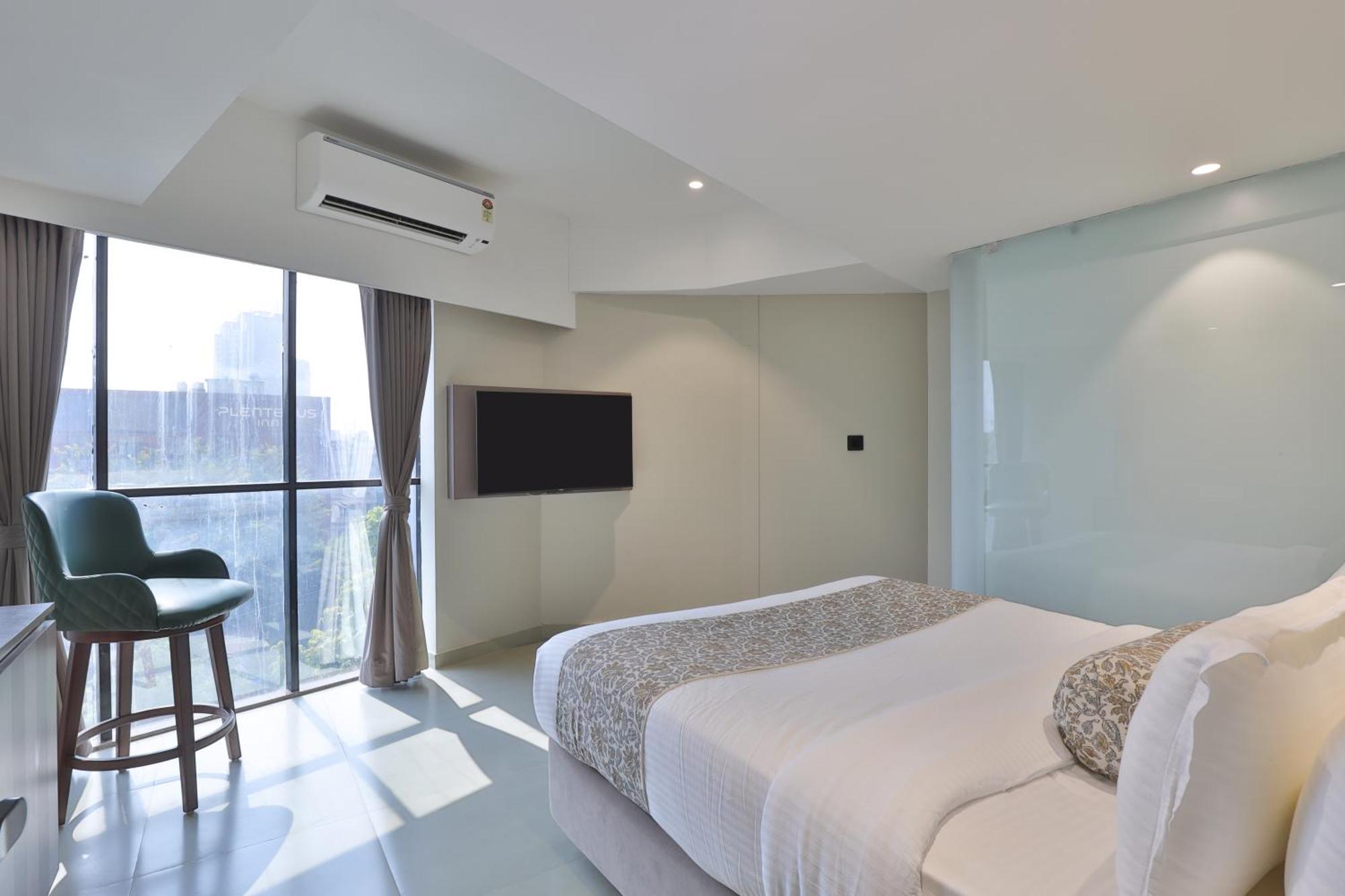 Hotel The Grand Suites Ahmedabad Bagian luar foto
