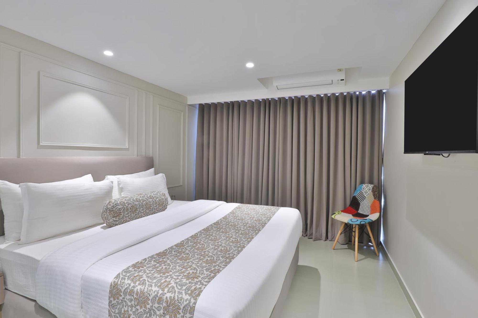 Hotel The Grand Suites Ahmedabad Bagian luar foto