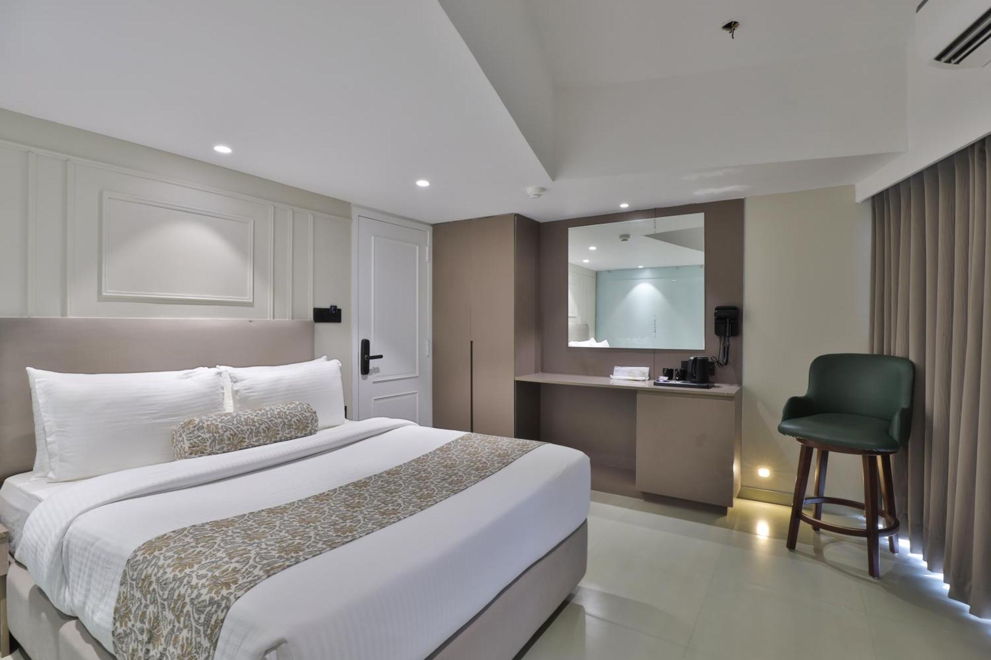 Hotel The Grand Suites Ahmedabad Bagian luar foto