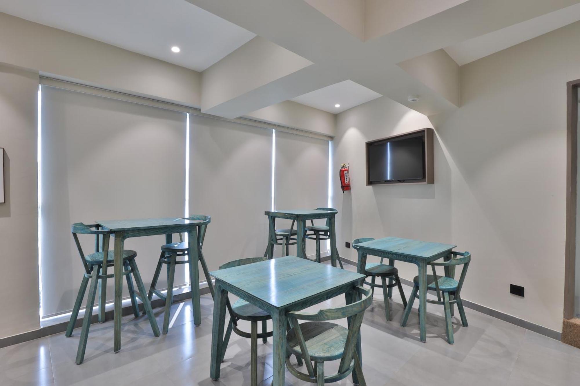 Hotel The Grand Suites Ahmedabad Bagian luar foto